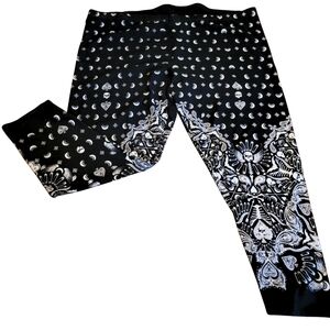 6X Torrid Skull Moon & Spade Leggings - Black & White